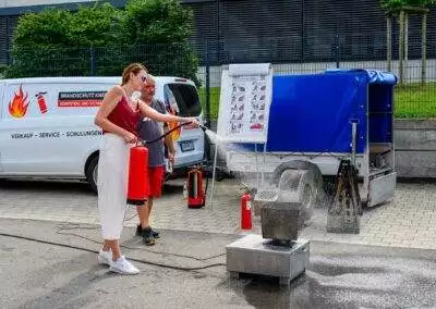 Gewerbeverein Owingen Feuerloeschuebung 2024KDS 7248 Verbessert RR