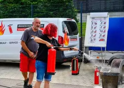 Gewerbeverein Owingen Feuerloeschuebung 2024KDS 7259 Verbessert RR