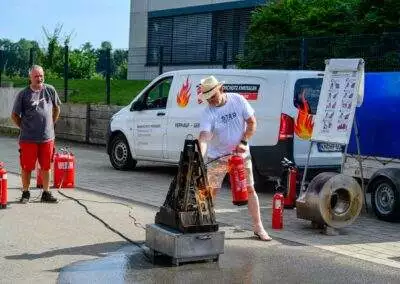 Gewerbeverein Owingen Feuerloeschuebung 2024KDS 7333 Verbessert RR