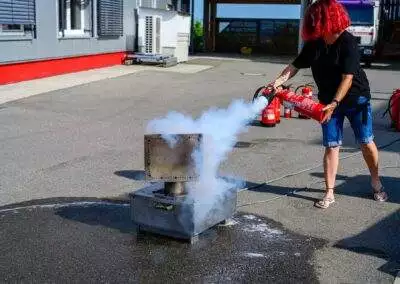 Gewerbeverein Owingen Feuerloeschuebung 2024KDS 7493 Verbessert RR