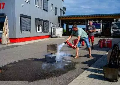 Gewerbeverein Owingen Feuerloeschuebung 2024KDS 7524 Verbessert RR